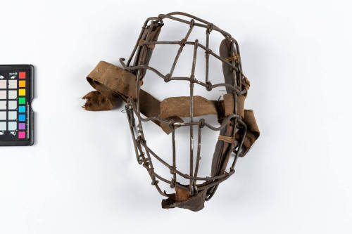 CATCHER'S MASK